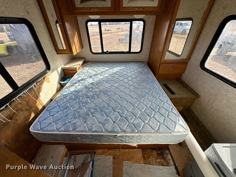 image for item LK9708 2004 Fleetwood Fiesta  RV