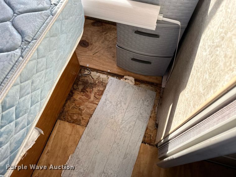 image for item LK9708 2004 Fleetwood Fiesta  RV