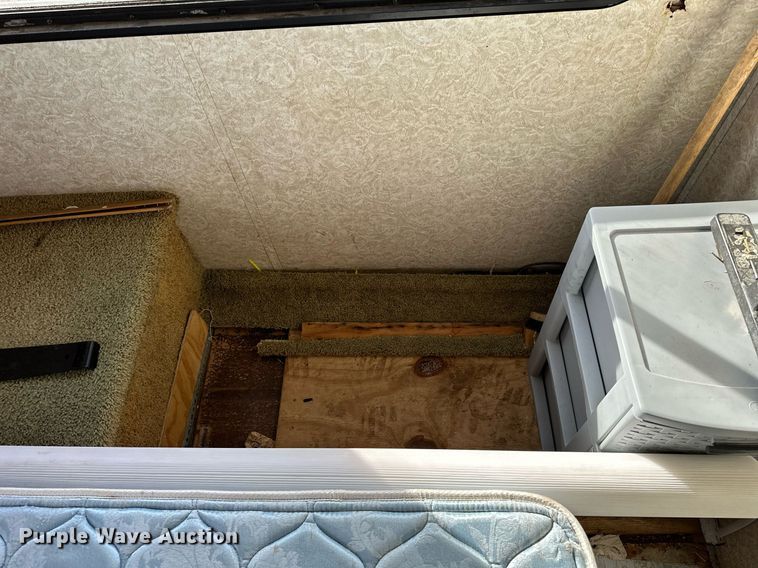 image for item LK9708 2004 Fleetwood Fiesta  RV