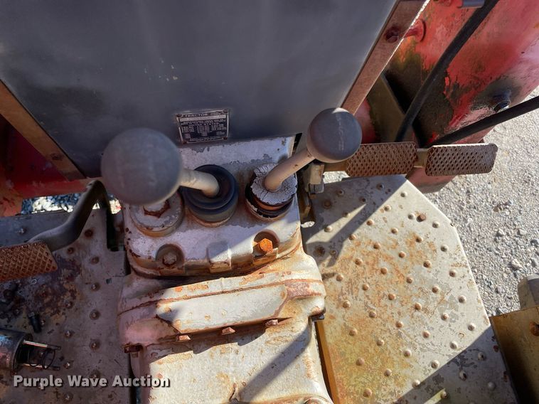 image for item LV9275 1979 Massey Ferguson 265  tractor