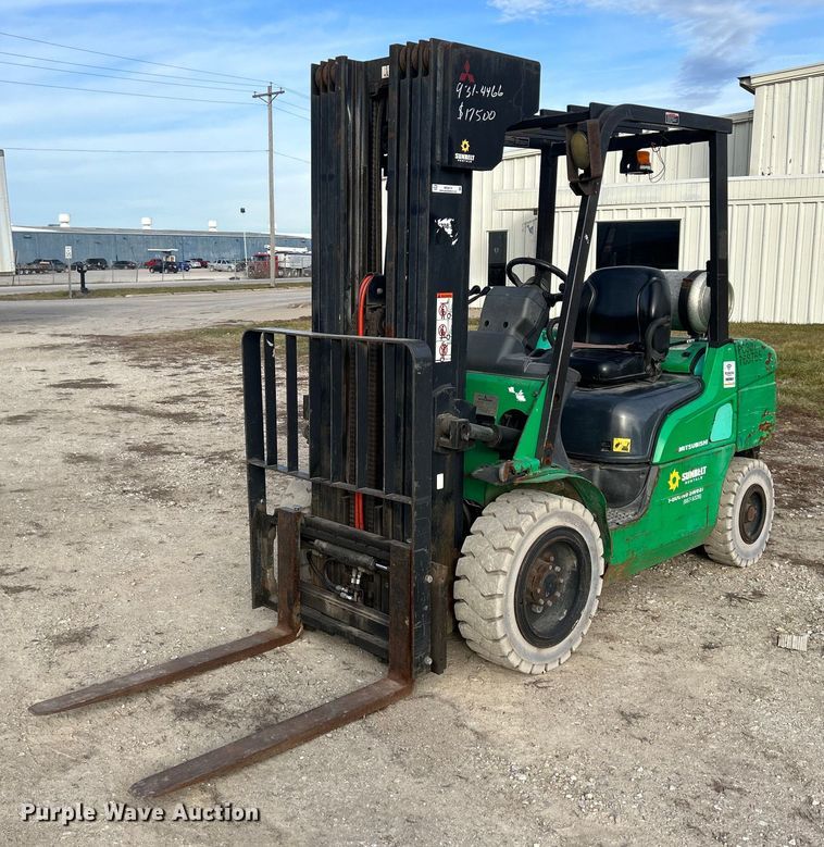 image for item MO9131 2014 Mitsubishi FG30N  forklift
