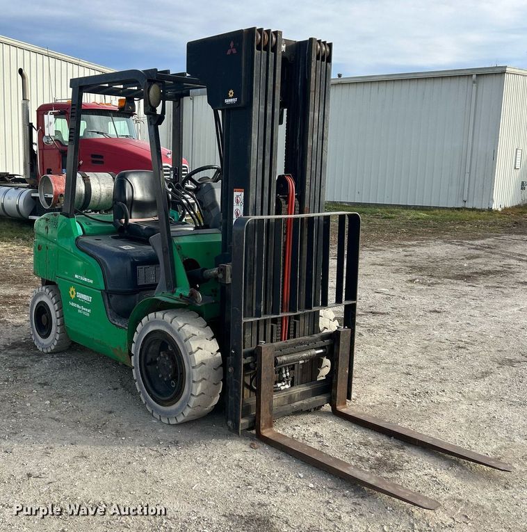 image for item MO9131 2014 Mitsubishi FG30N  forklift