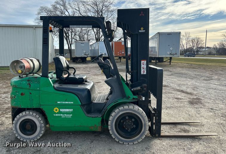 image for item MO9131 2014 Mitsubishi FG30N  forklift