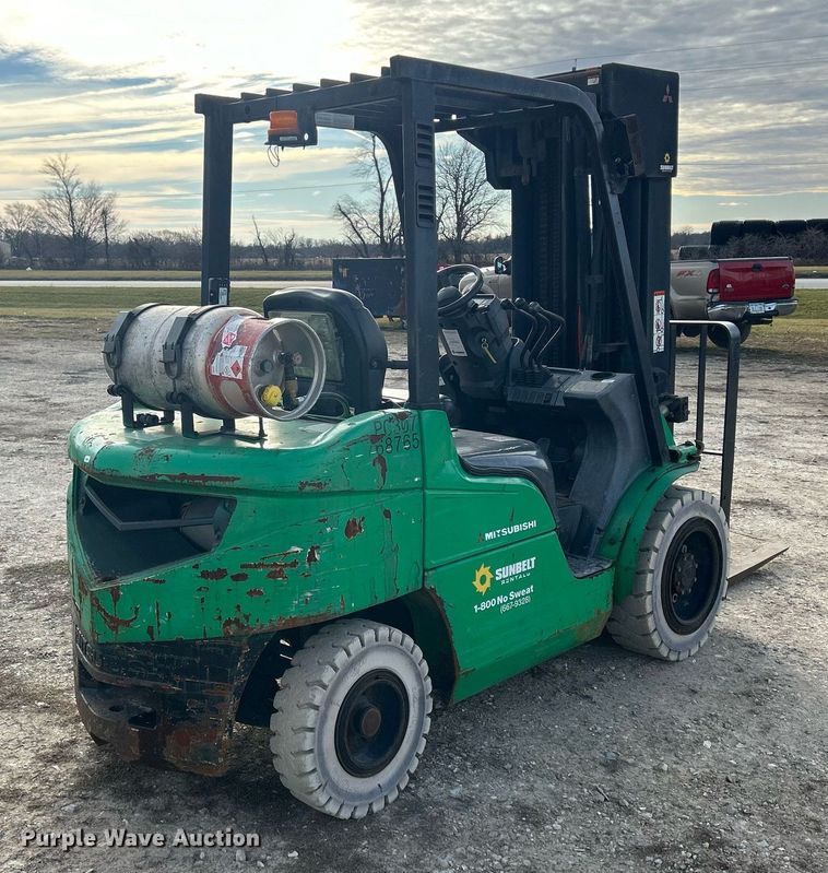 image for item MO9131 2014 Mitsubishi FG30N  forklift