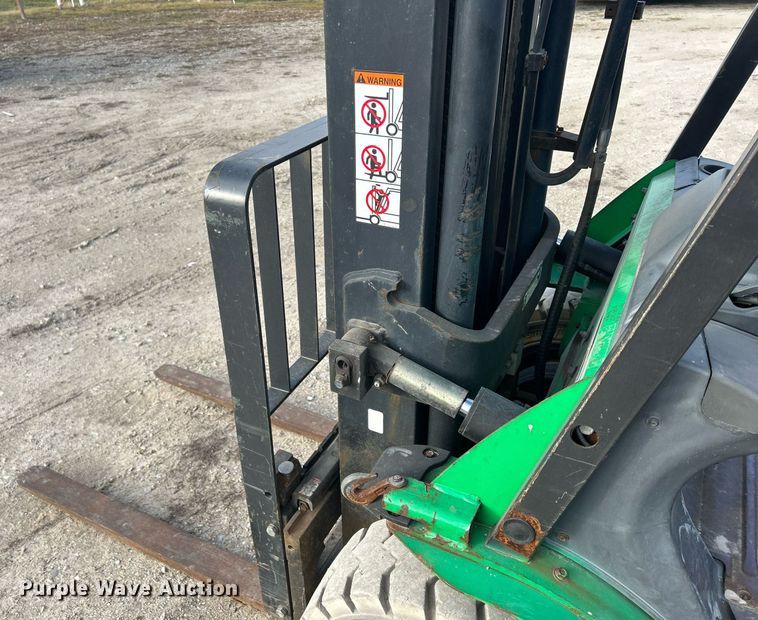 image for item MO9131 2014 Mitsubishi FG30N  forklift
