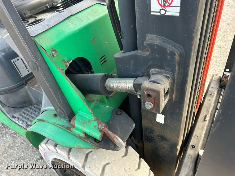 image for item MO9131 2014 Mitsubishi FG30N  forklift