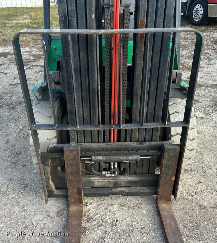 image for item MO9131 2014 Mitsubishi FG30N  forklift