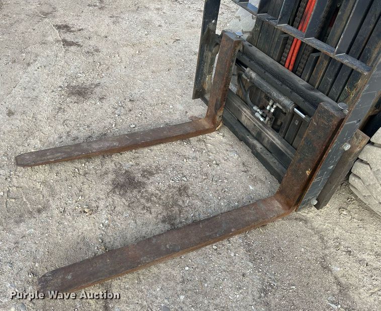 image for item MO9131 2014 Mitsubishi FG30N  forklift