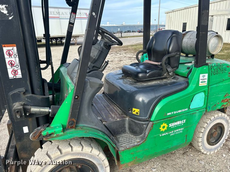 image for item MO9131 2014 Mitsubishi FG30N  forklift
