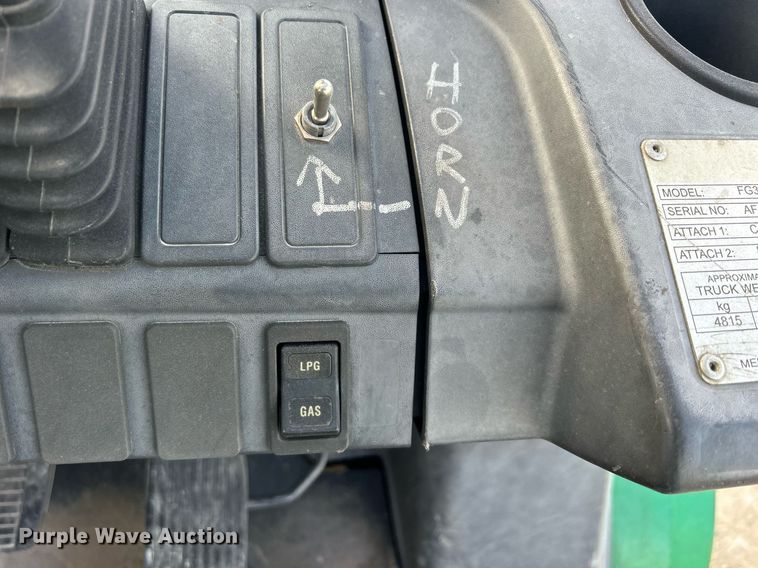 image for item MO9131 2014 Mitsubishi FG30N  forklift