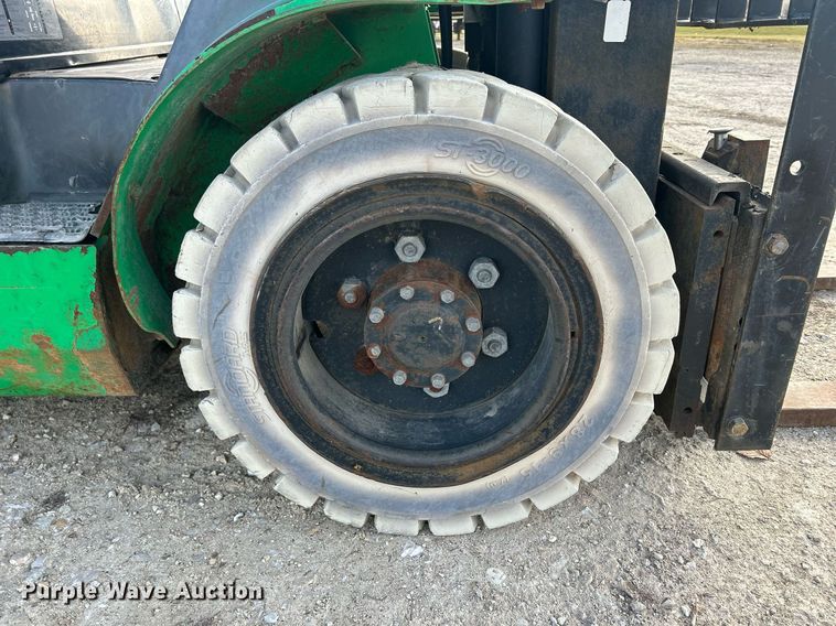 image for item MO9131 2014 Mitsubishi FG30N  forklift