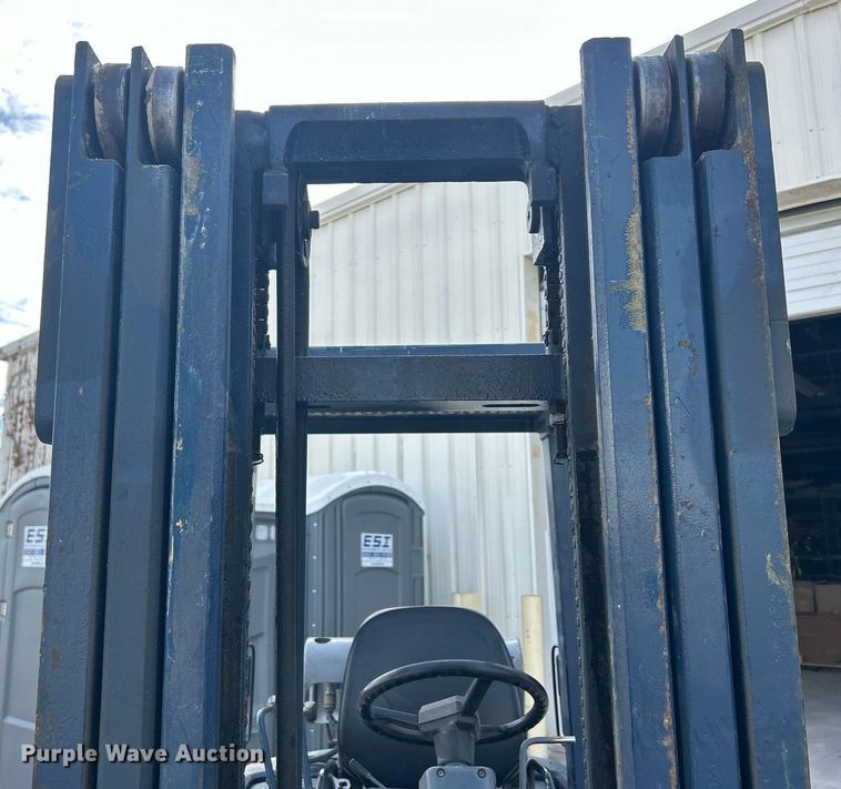 image for item MO9135 Komatsu FG20T-11  forklift