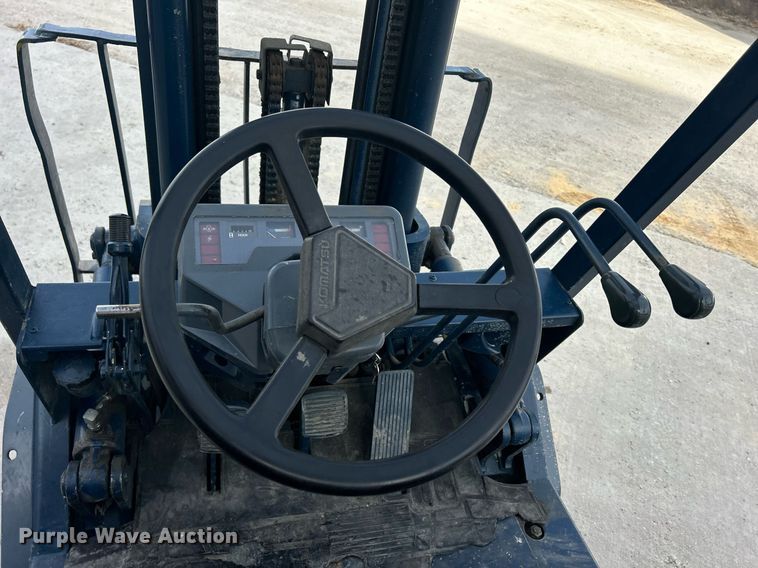 image for item MO9135 Komatsu FG20T-11  forklift