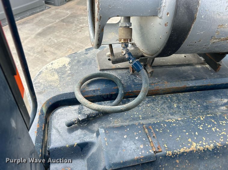 image for item MO9135 Komatsu FG20T-11  forklift