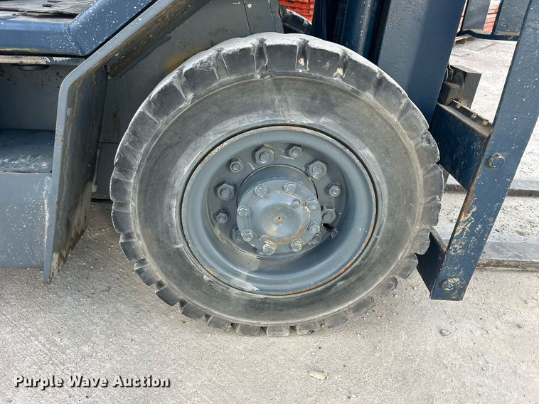 image for item MO9135 Komatsu FG20T-11  forklift