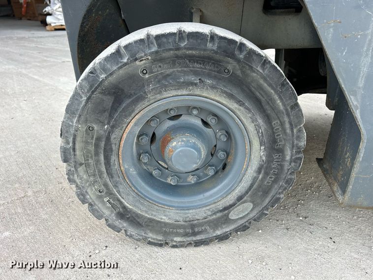 image for item MO9135 Komatsu FG20T-11  forklift