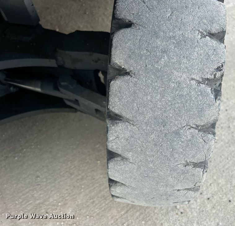 image for item MO9135 Komatsu FG20T-11  forklift