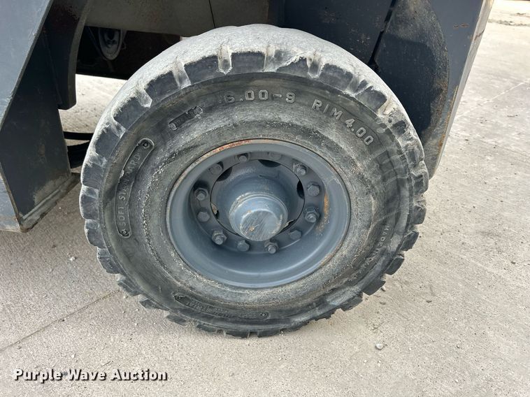 image for item MO9135 Komatsu FG20T-11  forklift