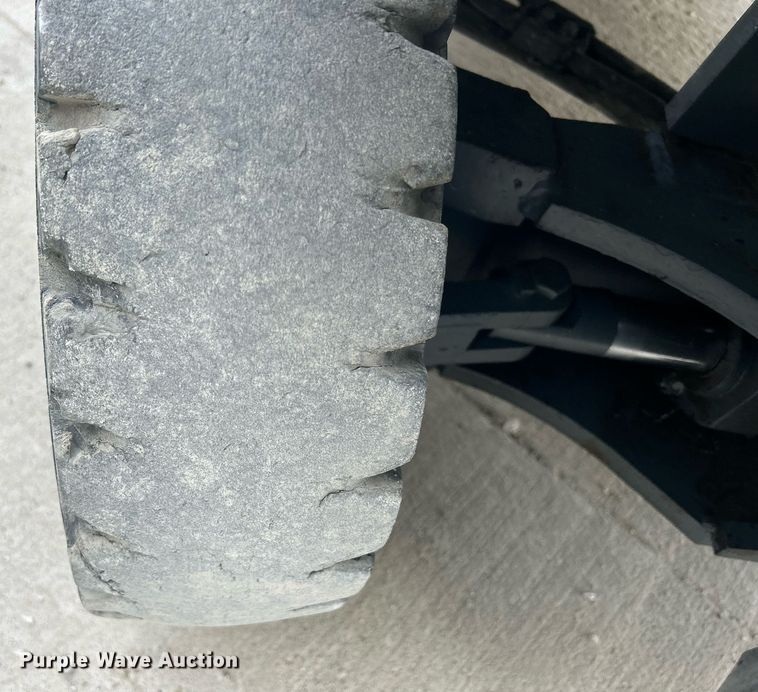 image for item MO9135 Komatsu FG20T-11  forklift