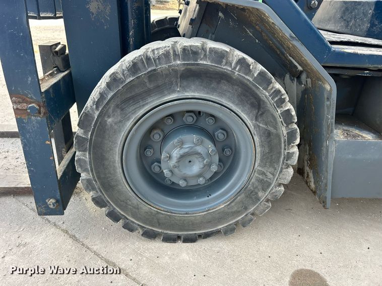 image for item MO9135 Komatsu FG20T-11  forklift