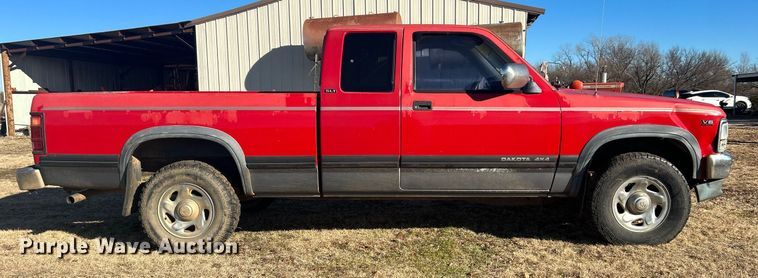 image for item NB9285 1995 Dodge Dakota  Club Cab pickup truck
