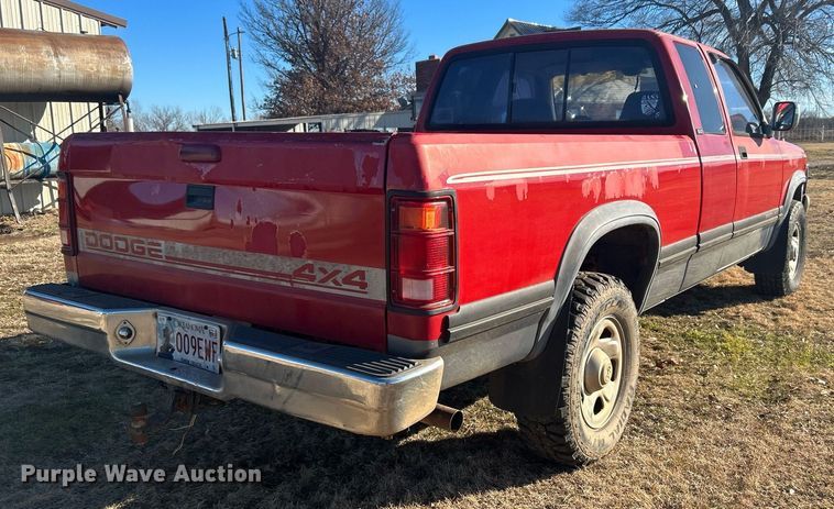 image for item NB9285 1995 Dodge Dakota  Club Cab pickup truck