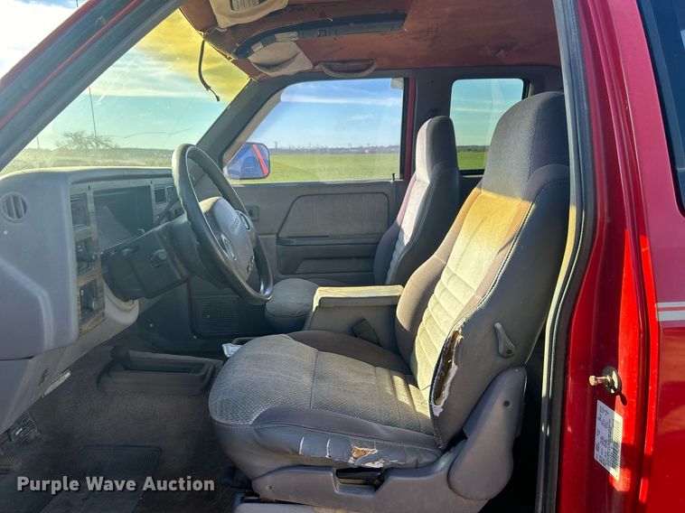 image for item NB9285 1995 Dodge Dakota  Club Cab pickup truck