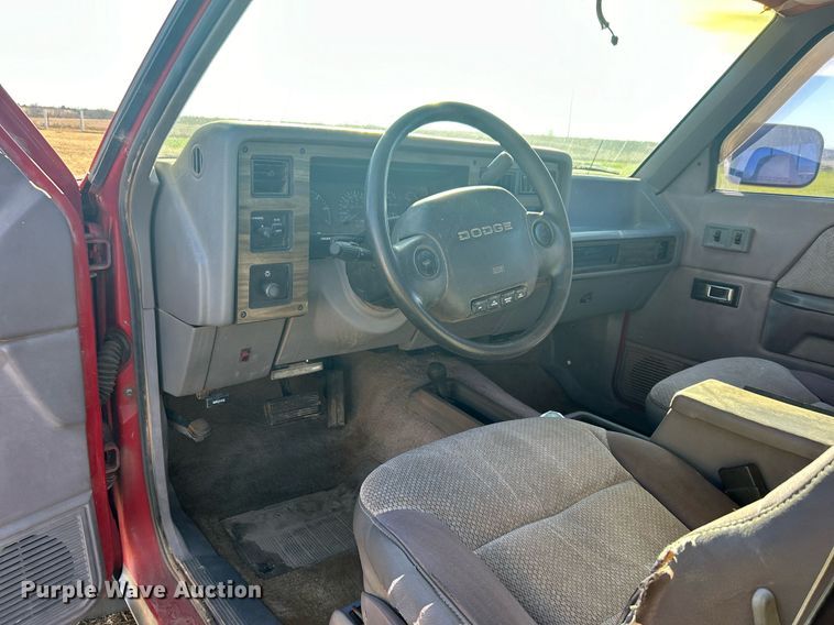 image for item NB9285 1995 Dodge Dakota  Club Cab pickup truck