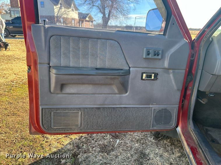 image for item NB9285 1995 Dodge Dakota  Club Cab pickup truck