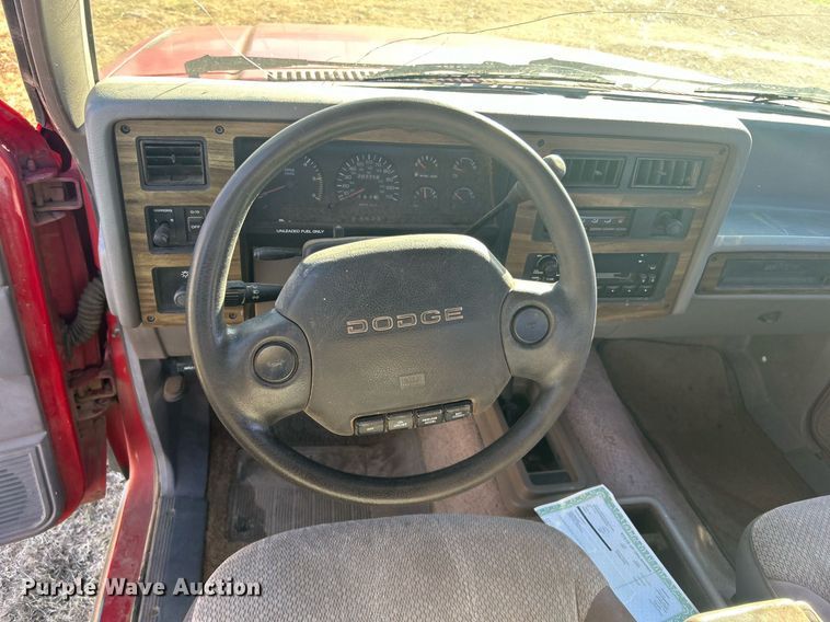 image for item NB9285 1995 Dodge Dakota  Club Cab pickup truck