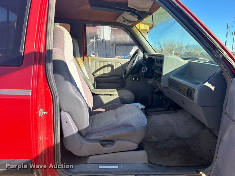 image for item NB9285 1995 Dodge Dakota  Club Cab pickup truck