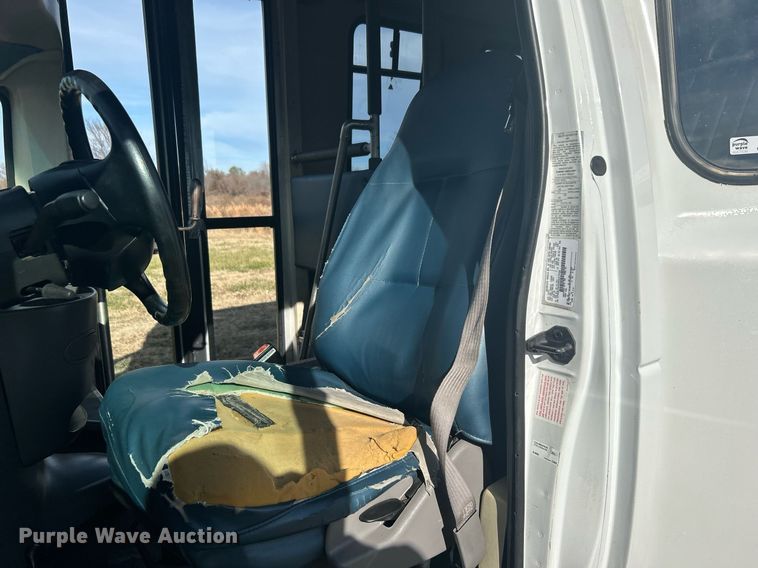 image for item NB9298 1998 Ford E350  shuttle bus