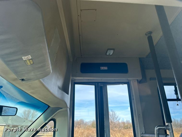 image for item NB9298 1998 Ford E350  shuttle bus