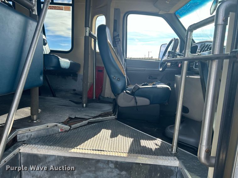image for item NB9298 1998 Ford E350  shuttle bus