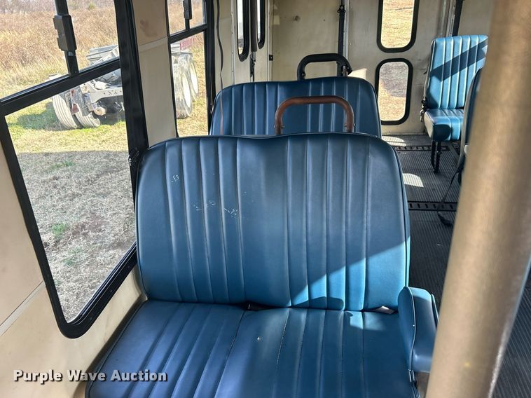 image for item NB9298 1998 Ford E350  shuttle bus