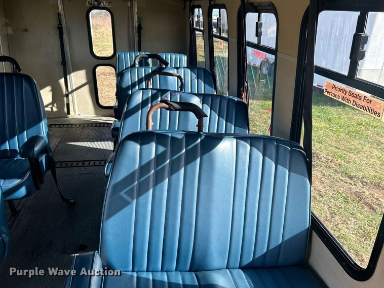 image for item NB9298 1998 Ford E350  shuttle bus