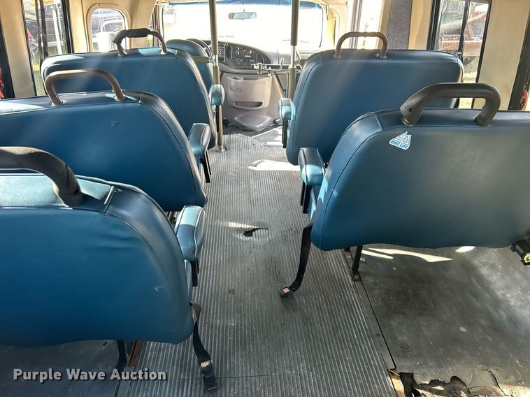 image for item NB9298 1998 Ford E350  shuttle bus