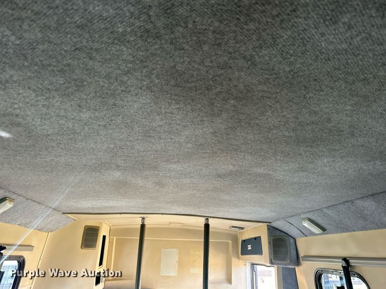 image for item NB9298 1998 Ford E350  shuttle bus