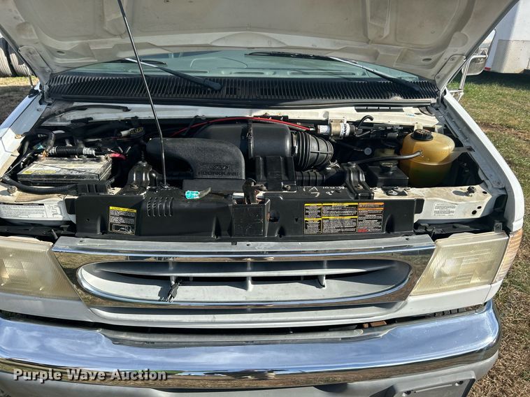 image for item NB9298 1998 Ford E350  shuttle bus