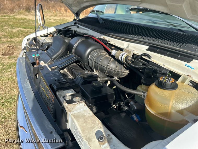 image for item NB9298 1998 Ford E350  shuttle bus