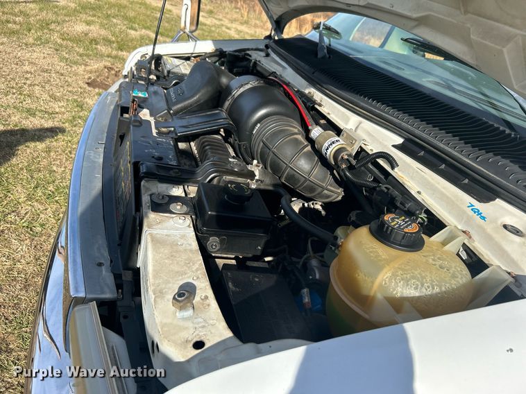 image for item NB9298 1998 Ford E350  shuttle bus