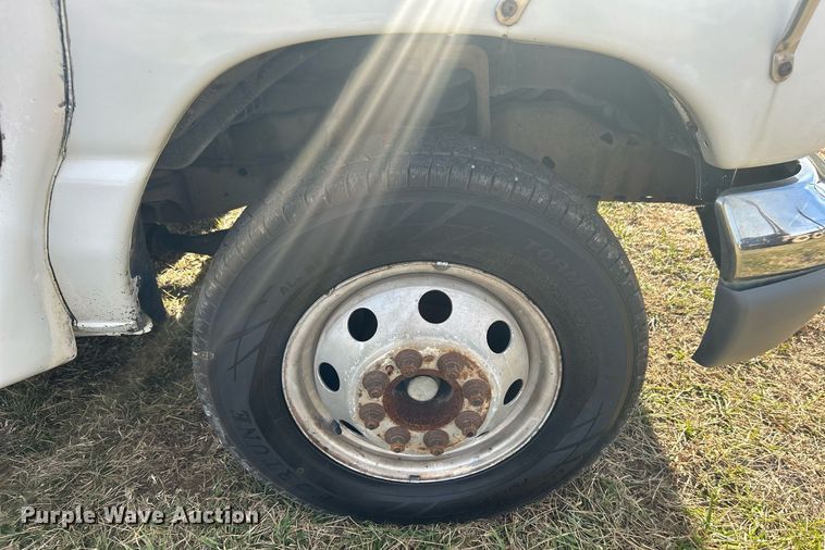 image for item NB9298 1998 Ford E350  shuttle bus