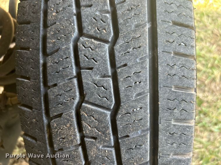 image for item NB9298 1998 Ford E350  shuttle bus