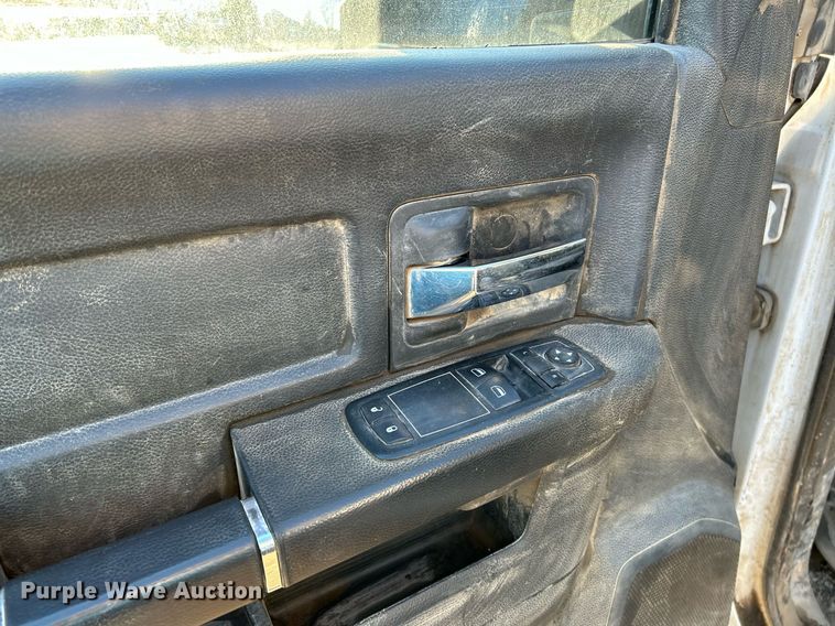 image for item NE9667 2011 Dodge Ram 5500HD  flatbed truck