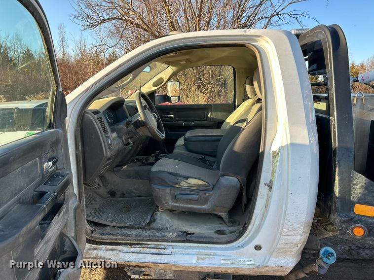 image for item NE9667 2011 Dodge Ram 5500HD  flatbed truck