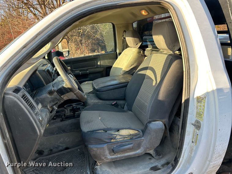 image for item NE9667 2011 Dodge Ram 5500HD  flatbed truck