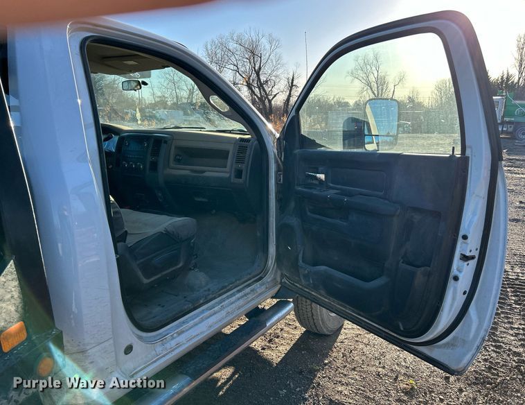 image for item NE9667 2011 Dodge Ram 5500HD  flatbed truck