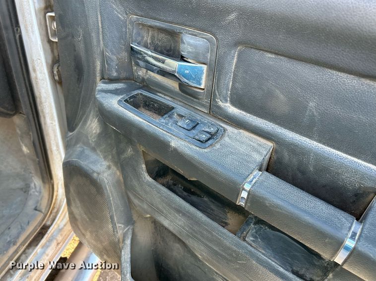 image for item NE9667 2011 Dodge Ram 5500HD  flatbed truck