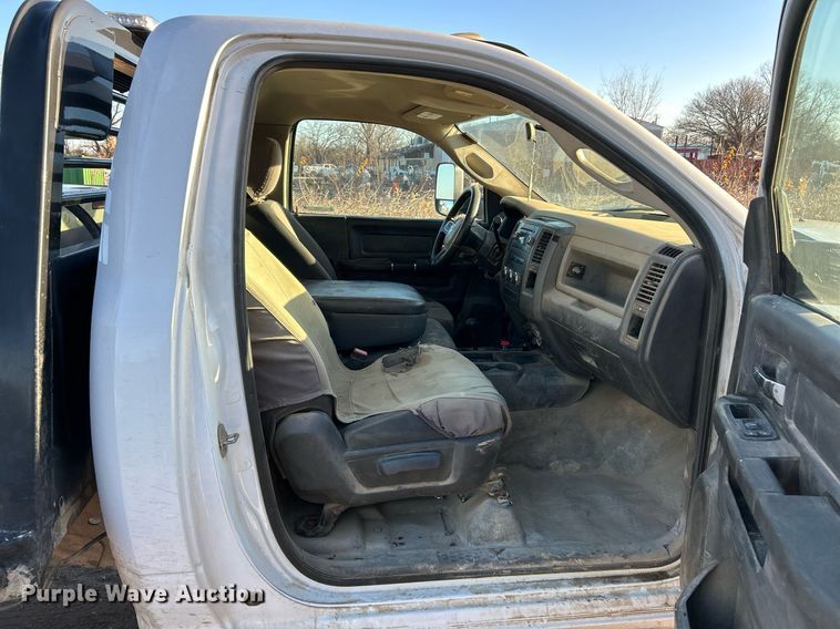 image for item NE9667 2011 Dodge Ram 5500HD  flatbed truck