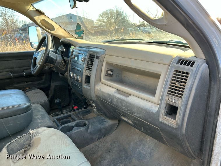 image for item NE9667 2011 Dodge Ram 5500HD  flatbed truck